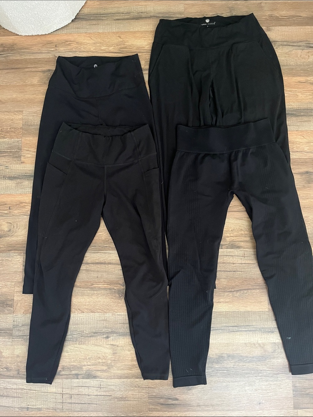 Lot of 3 leggings + 1 joggers